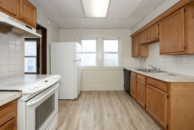 4913 E 85th St in Garfield Heights, OH - Foto de edificio - Building Photo