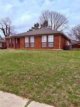 823 Blue Oak Dr in Lewisville, TX - Building Photo - Building Photo