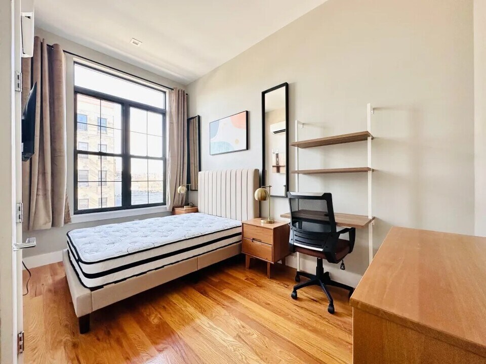 Furnished room/NOT APARTMENT in Brooklyn, NY - Foto de edificio