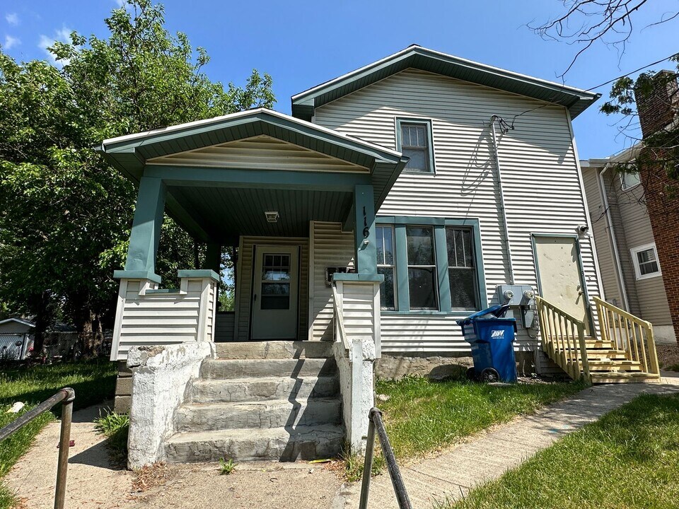 116 W Biddle St in Jackson, MI - Building Photo