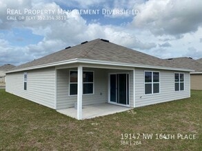 19147 NW 164th Pl in High Springs, FL - Building Photo - Building Photo