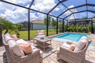 14488 Stillwater Way in Naples, FL - Foto de edificio - Building Photo