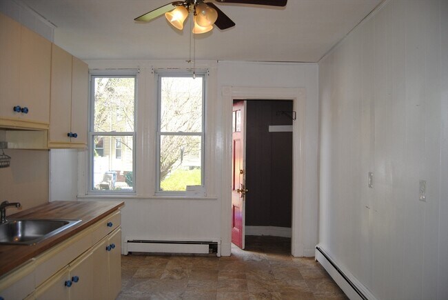 137 Belmont St-Unit -137 in Belmont, MA - Building Photo - Building Photo