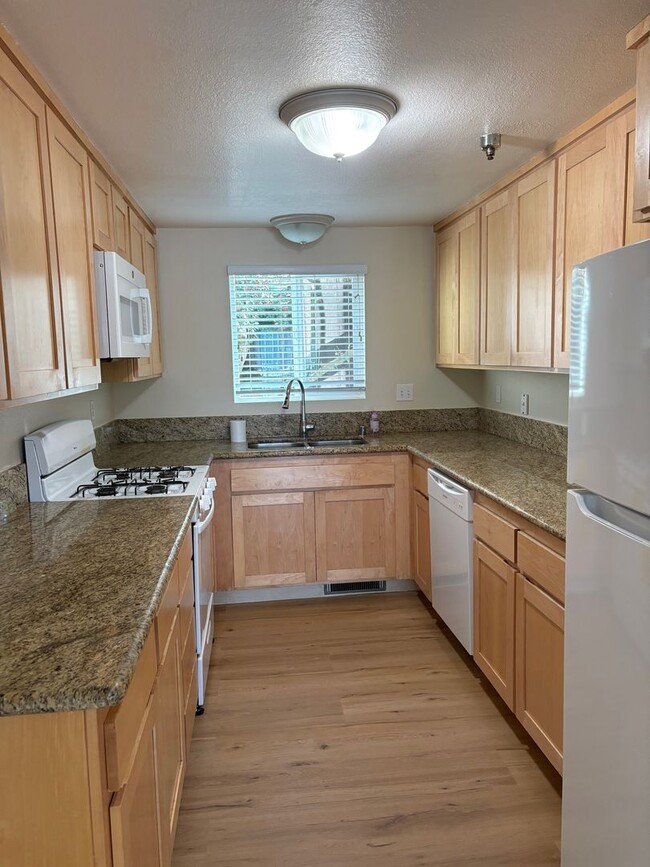 422-420 Upham St in Petaluma, CA - Building Photo - Building Photo