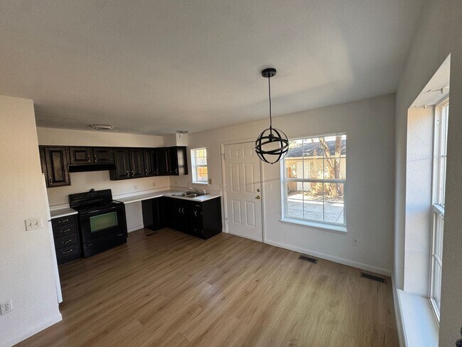 1605 Boston St in Aurora, CO - Foto de edificio - Building Photo