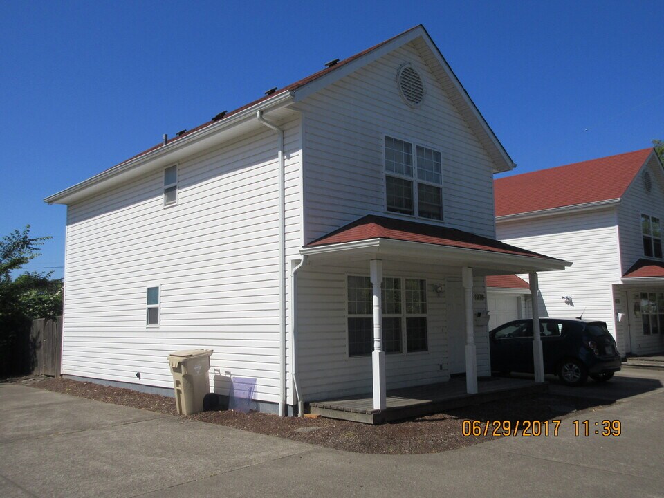 1976 NW Grant Ave in Corvallis, OR - Building Photo