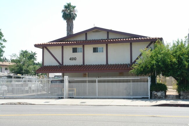 4510 Hazeltine Ave in Van Nuys, CA - Building Photo - Building Photo