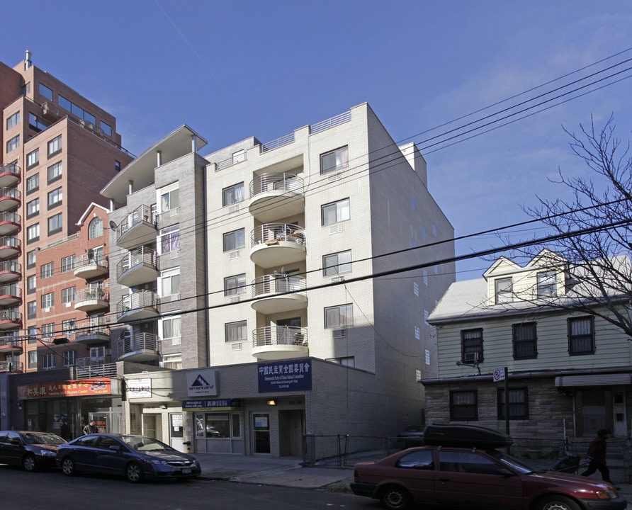 13249 41st Rd in Flushing, NY - Building Photo