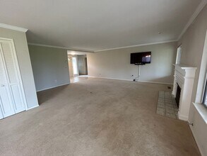 347 Golf Ct in Santa Rosa, CA - Foto de edificio - Building Photo