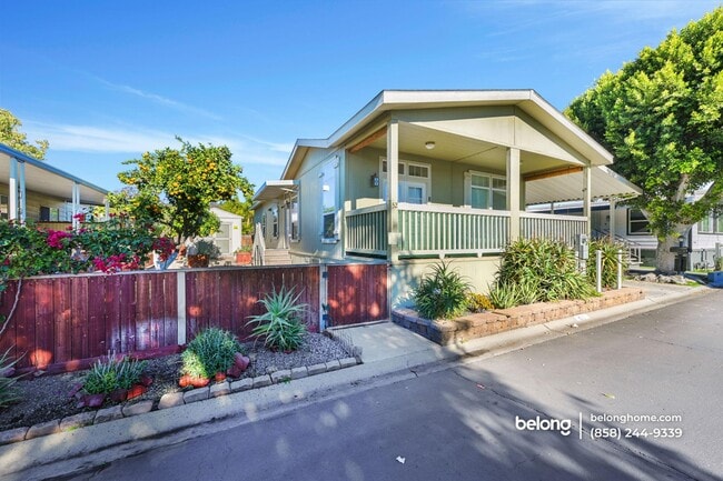 2700 E Valley Pkwy in Escondido, CA - Building Photo - Building Photo