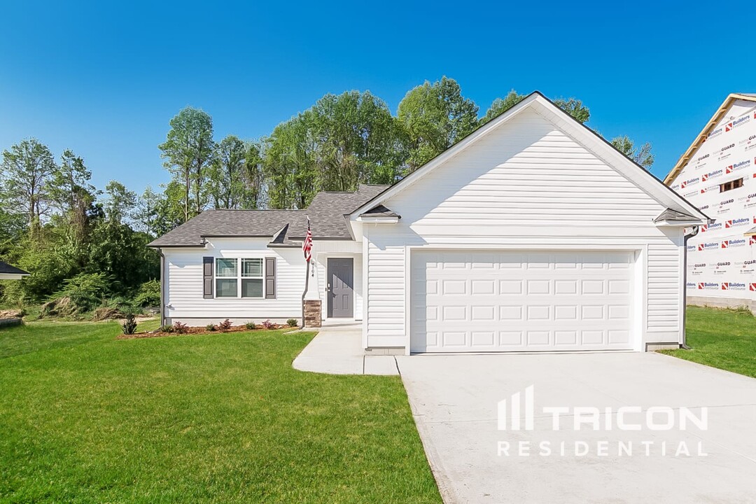 104 Winter Red Wy in Benson, NC - Building Photo