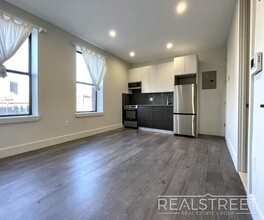 358 Kosciuszko St in Brooklyn, NY - Foto de edificio - Floor Plan