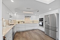 6301 Collins Ave, Unit # 1806 in Miami Beach, FL - Building Photo - Building Photo