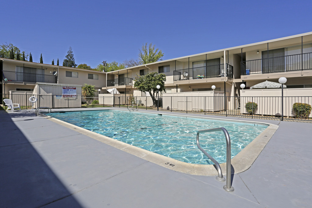 Fulton Oaks Apartments in Sacramento, CA