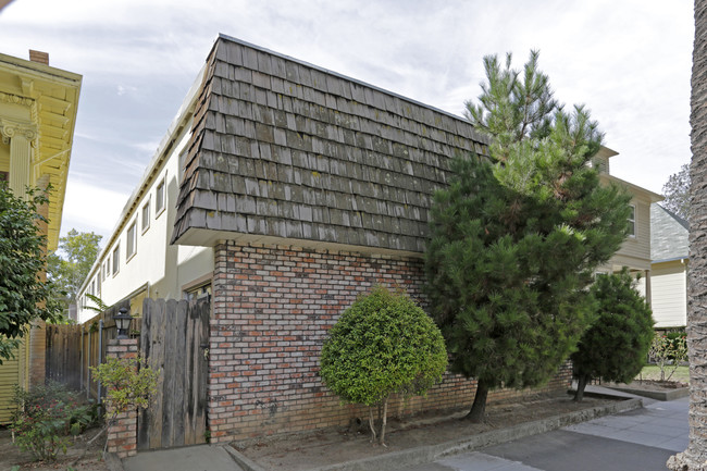 1714 T St in Sacramento, CA - Building Photo - Building Photo