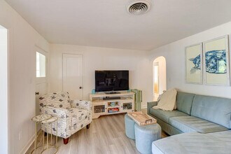 2042 37th Ave in Vero Beach, FL - Building Photo - Building Photo