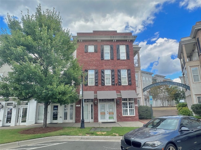 property at 2104 Ayrsley Town Blvd