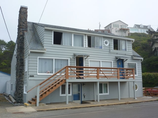 3436 SW Anchor Ave in Lincoln City, OR - Foto de edificio