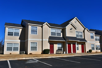 Lyons Estates in Oklahoma City, OK - Foto de edificio - Building Photo