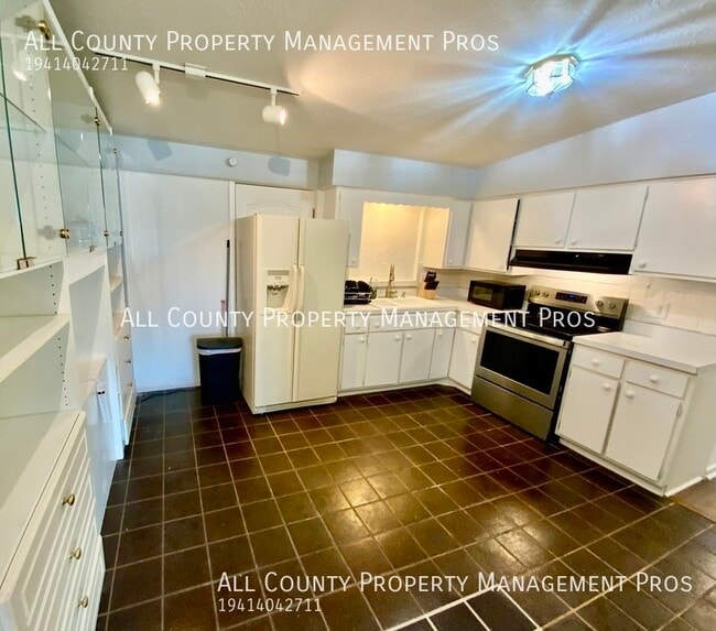 5672 Bronx Ave in Sarasota, FL - Building Photo - Building Photo