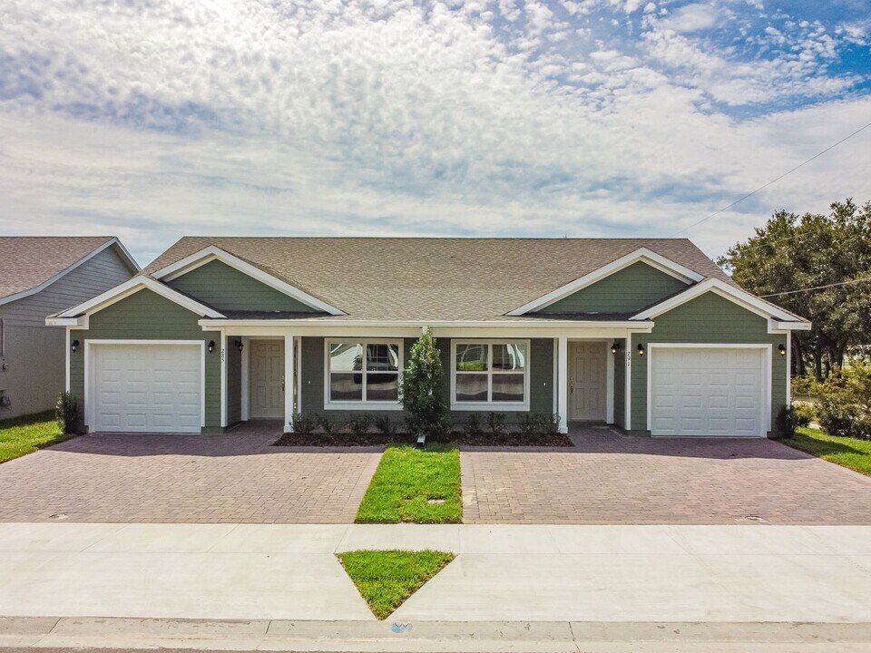 285 Reese Ct in St. Cloud, FL - Building Photo