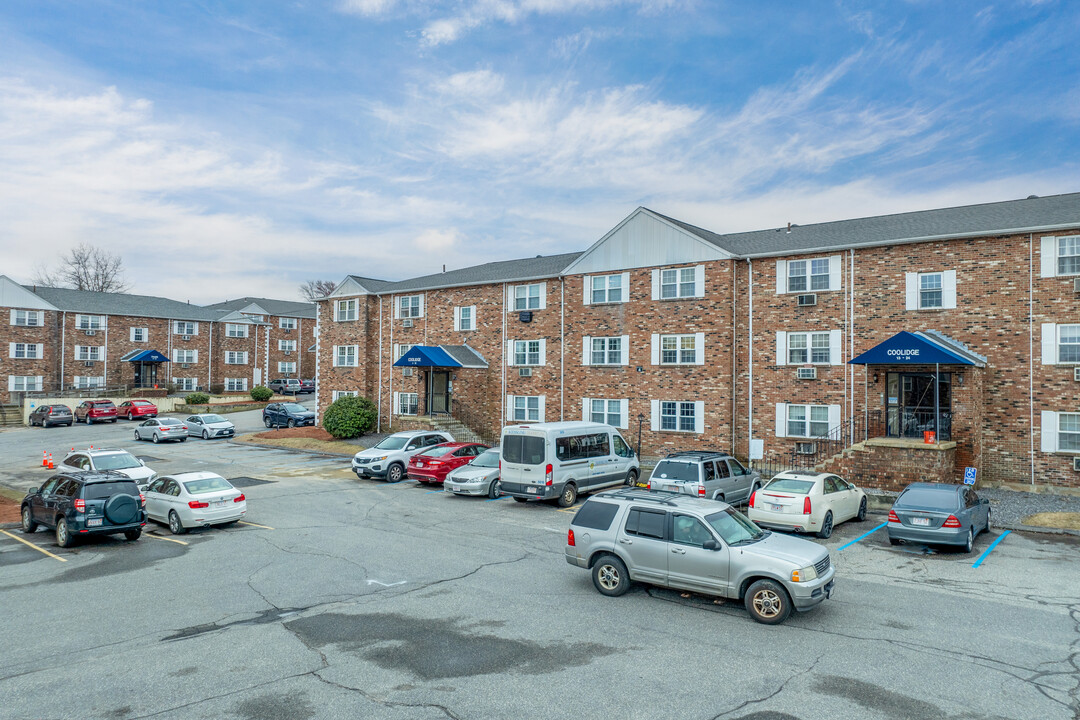 Central Village South in Leominster, MA - Foto de edificio