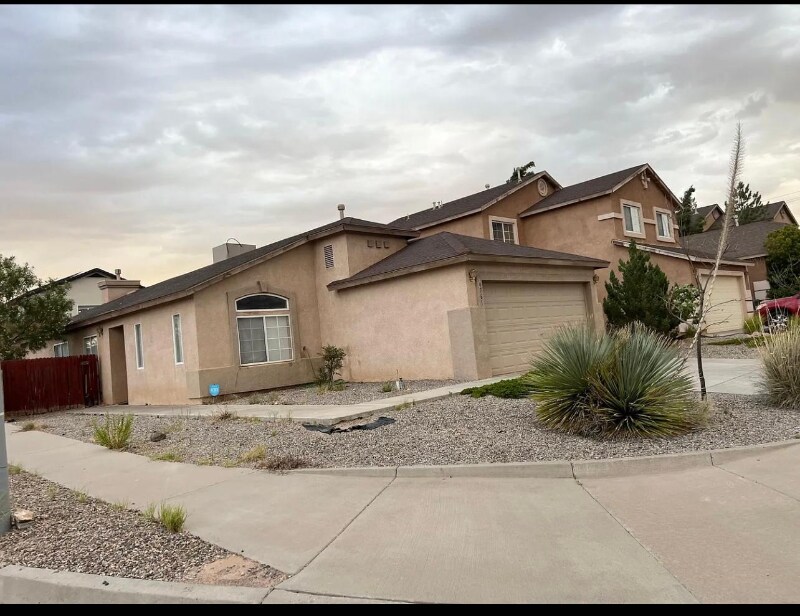 4761 Jessica Dr NE in Rio Rancho, NM - Building Photo