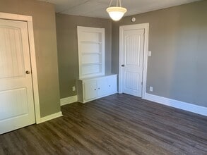 1318 N Douglas Ave in Springfield, MO - Building Photo - Building Photo
