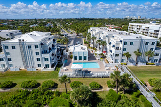 Royal Mansions in Cape Canaveral, FL - Building Photo - Building Photo