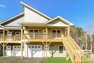 444 Little Sycamore Ln in Asheville, NC - Building Photo - Building Photo