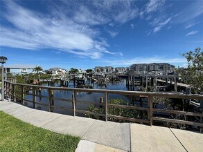 5567 Sea Forest Dr, Unit 319 in New Port Richey, FL - Building Photo - Building Photo