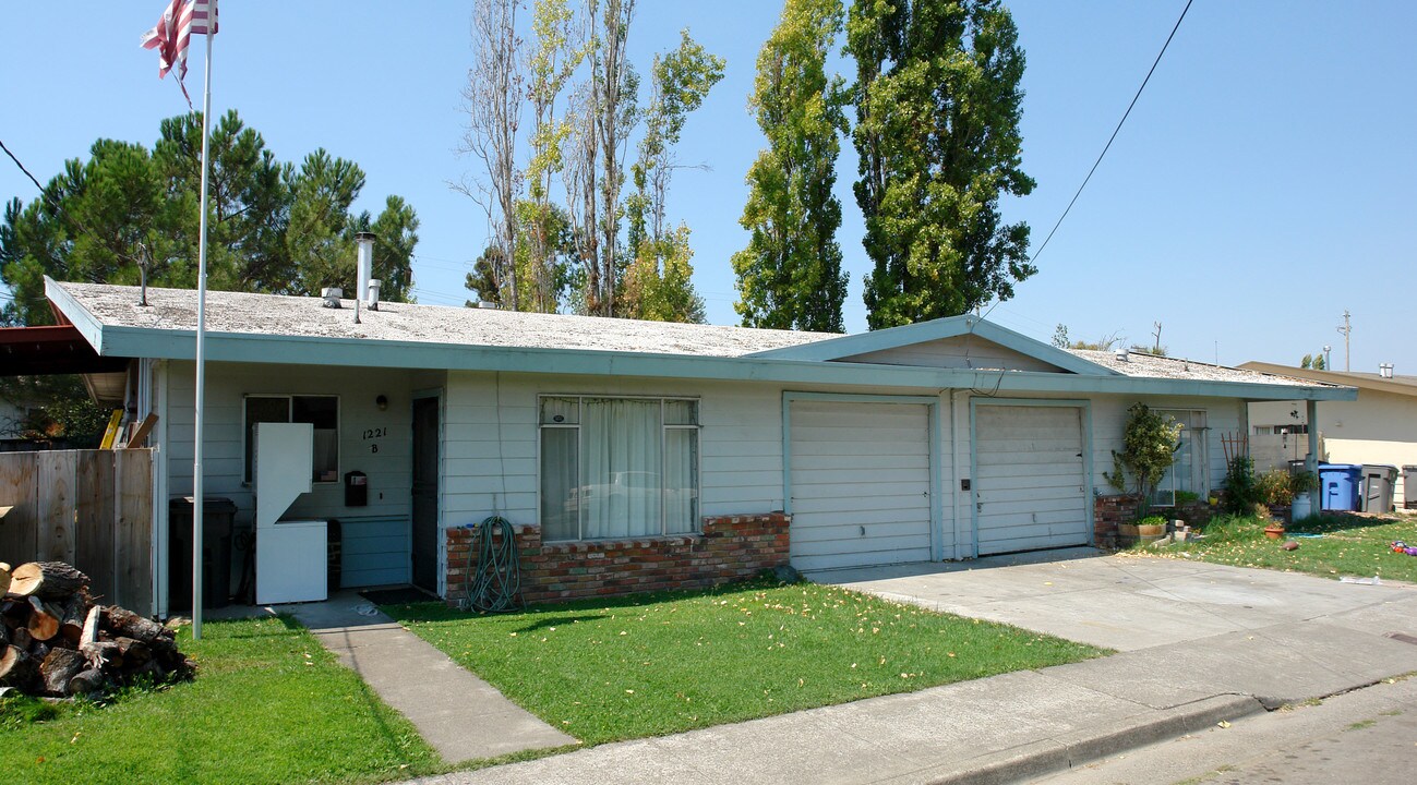 1211 Jacky Dr in Santa Rosa, CA - Building Photo