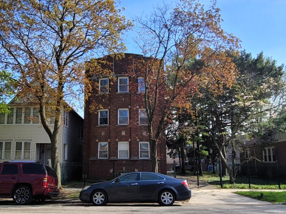 1133 E 81st Pl in Chicago, IL - Building Photo