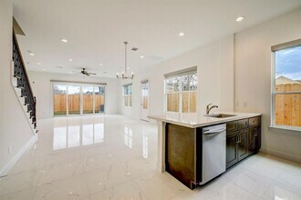 2133 Naomi St, Unit A in Houston, TX - Building Photo - Building Photo