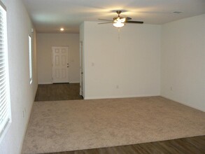 200 Woodpecker Run in Jarrell, TX - Building Photo - Building Photo