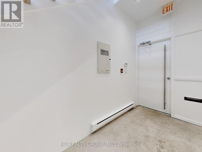 899 Dundas St W in Toronto, ON - Building Photo - Building Photo