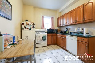 12 Sutherland Rd, Unit 1 in Boston, MA - Building Photo