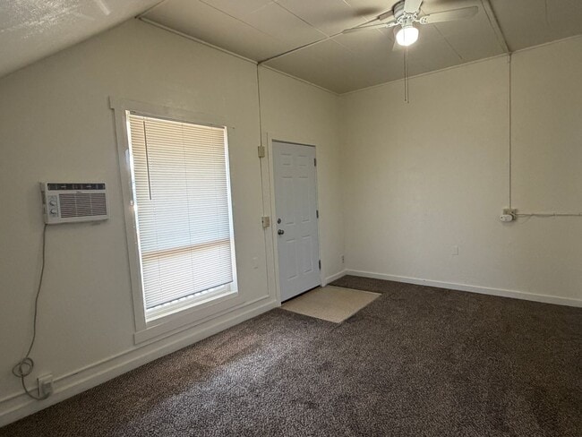 2920 NE Riverside Ave in Pendleton, OR - Foto de edificio - Building Photo