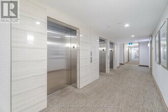 2490 Old Bronte Rd in Oakville, ON - Building Photo - Building Photo