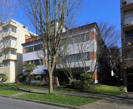 Ralston Court in Vancouver, BC - Building Photo - Building Photo