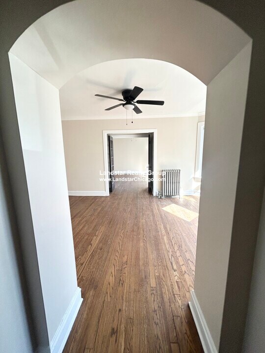 1936 W Estes Ave in Chicago, IL - Building Photo