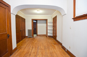 2429 N Murray Ave, Unit 3 in Milwaukee, WI - Foto de edificio - Building Photo