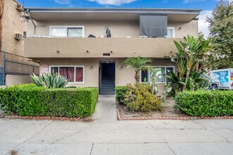 6902 Milwood Ave in Canoga Park, CA - Building Photo - Primary Photo