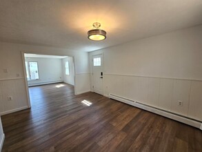 4 Laurene Dr, Unit B in Old Orchard Beach, ME - Foto de edificio - Building Photo