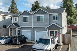 5451 Highway 20 in Sweet Home, OR - Building Photo