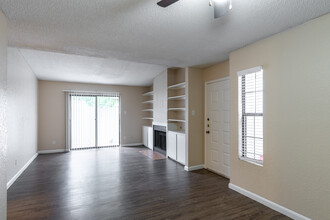 Pear Tree Apartments in El Paso, TX - Building Photo - Interior Photo