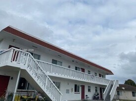 7011 Pembroke Rd in Pembroke Pines, FL - Building Photo