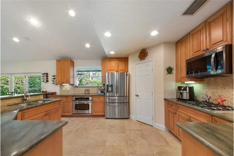 2220 W Pineridge Ct in Delray Beach, FL - Building Photo