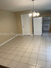 7778 Sandalwood Dr in Newburgh, IN - Foto de edificio - Building Photo