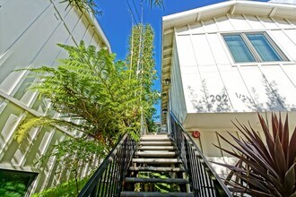 202 Whiting St in El Segundo, CA - Building Photo - Building Photo